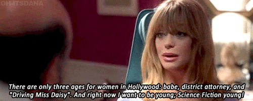 <b> The doctors actually injected Goldie Hawn's lips with saline solution to create a fake collagen look. She said that it was actually kind of painful! </b> <a href=”http://29.media.tumblr.com/tumblr_lpwhmzImNo1r0t5gco1_500.gif”>Tumblr</a>