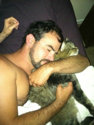 hotguyswithcats.com