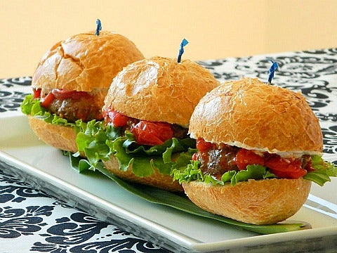 Lamb sliders With Sweet And Spicy Tomato Chutney And Cucumber Mint Raita