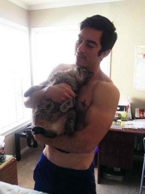 hotguyswithcats.com