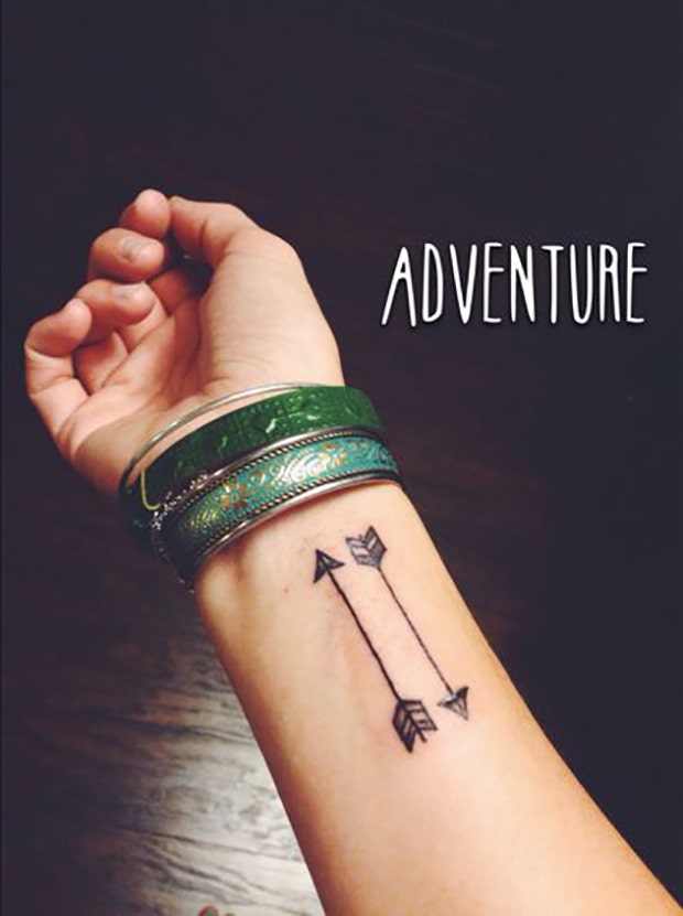 25 tiny, pretty wrist tattoos that'll inspire your next inking