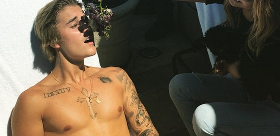 Justin Bieber Shirtless Grapes Justin Bieber Shirtless Grapes