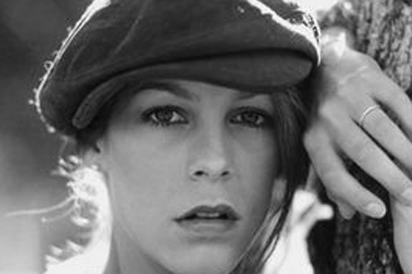 jamie lee curtis alcohol addiction