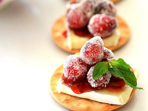 Sparkling Cranberry Brie Bites