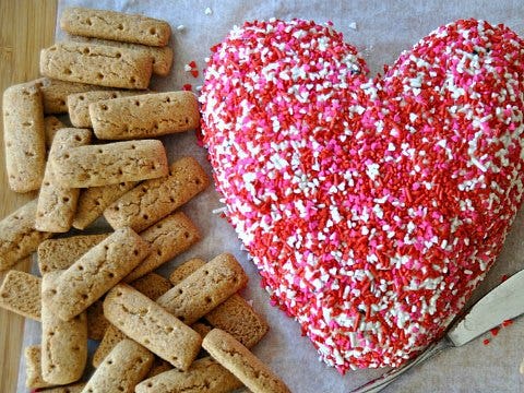 Valentine&#039;s Day desserts cheeseball