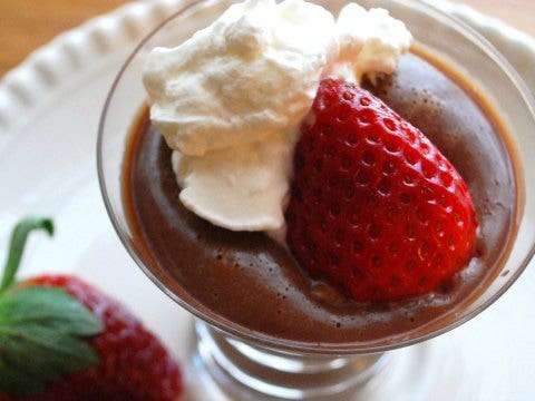 Valentine&#039;s Day desserts pot creme strawberries