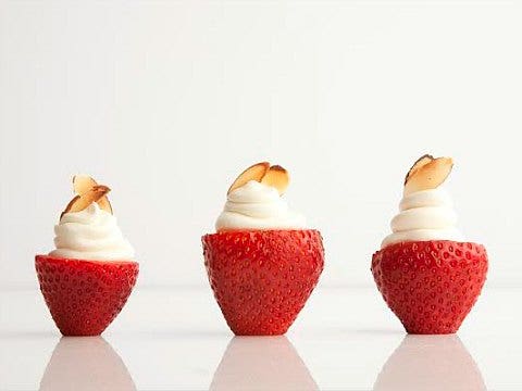 Valentine&#039;s Day desserts strawberries with vanilla cream