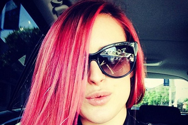 rumer willis pink hair