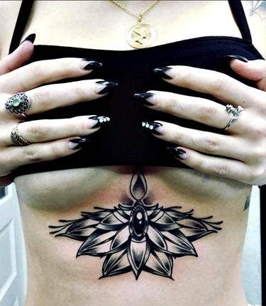Underboob tattoo with matching nails.