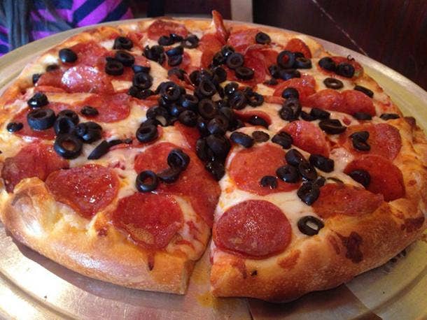 File:Papa John's Pizza small pepperoni and black olives pizza pie