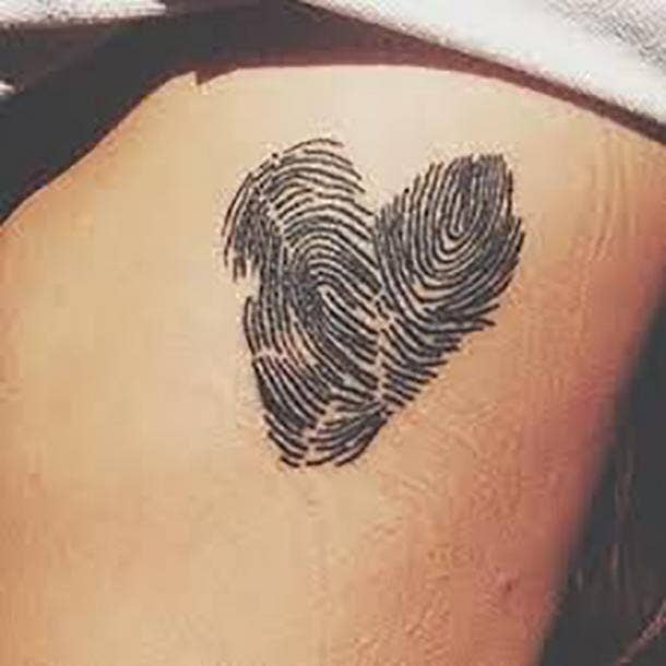 Huella digital corazón tatuaje