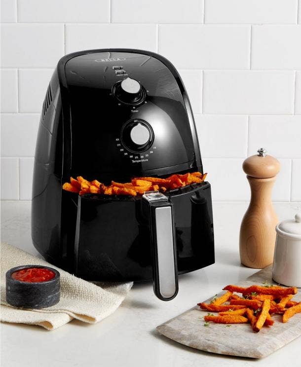 https://www.yourtango.com/sites/default/files/styles/body_image_default/public/2018/11.%20BELLA%20Air%20Convection%20Fryer.jpeg