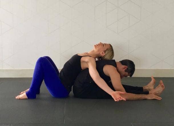 Couple's Yoga Poses: 23 Easy, Medium, and Hard Duo Yoga Poses  Two people yoga  poses, Yoga poses for two, Partner yoga poses
