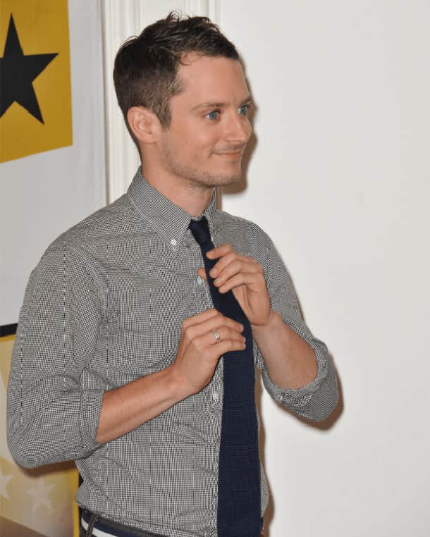 elijah wood / celebs who live like normal people