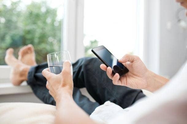 guy texting while drinking
