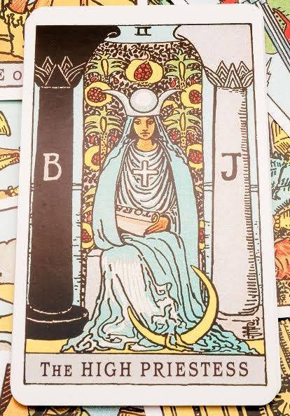 high priestess tarot card
