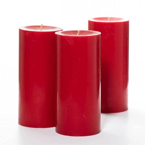 winter wedding ideas red candles