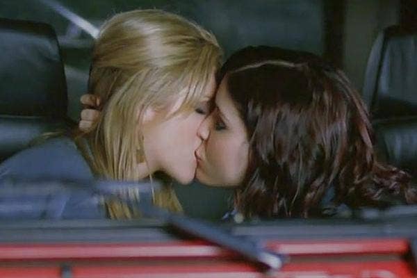 16. Brittany Snow and Sophia Bush kissing in john tucker must die.