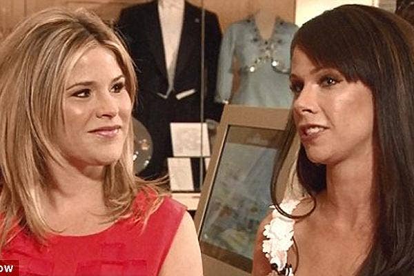 . Jenna Bush Hager and Laura Pierce Bush (Daughters of Dubya) Gwoege W Bush twins