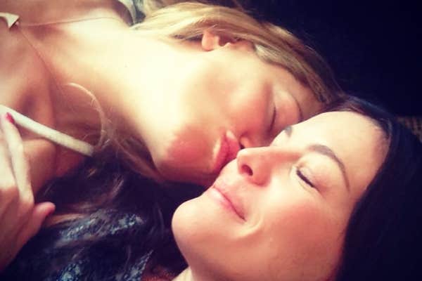 Celebrity Female Best Friends Liv Tyler and Kate Hudson