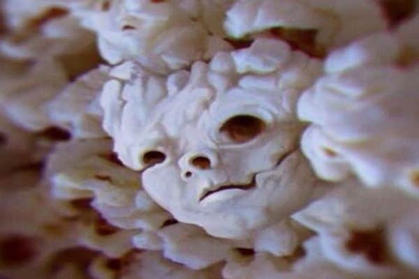 Popcorn death-mask.