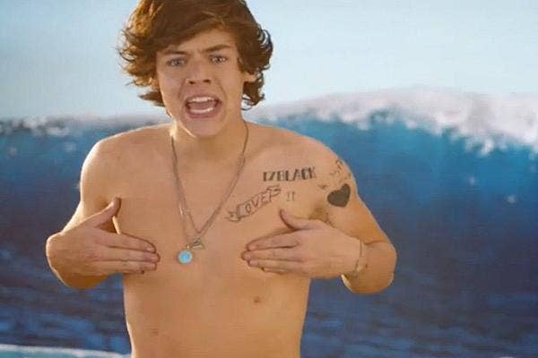 Harry Styles nipples one direction kiss you video
