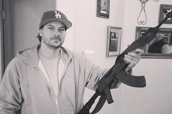 Kevin Federline holding an AK-47