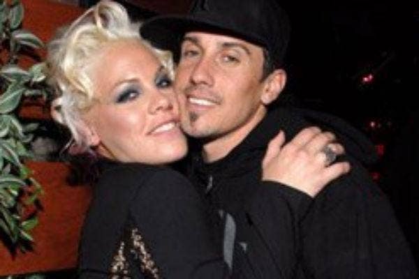 pink snuggling with carey hart open marriage open relationship cheating