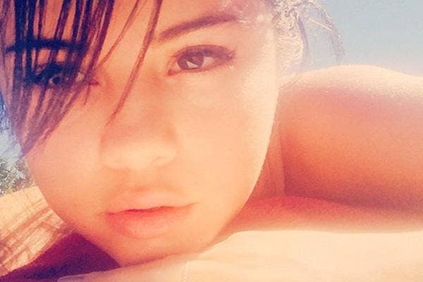 selena gomez no makeup