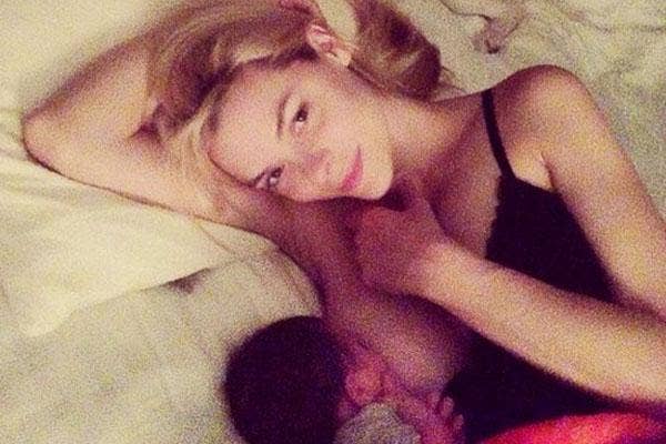 boobs jaime king breastfeeding