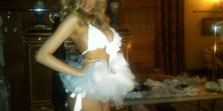 Sexy Selfies: 15 Celebrities Who Love To Model Hot Lingerie Sexy Selfies: 15 Celebrities Who Love To Model Hot Lingerie
