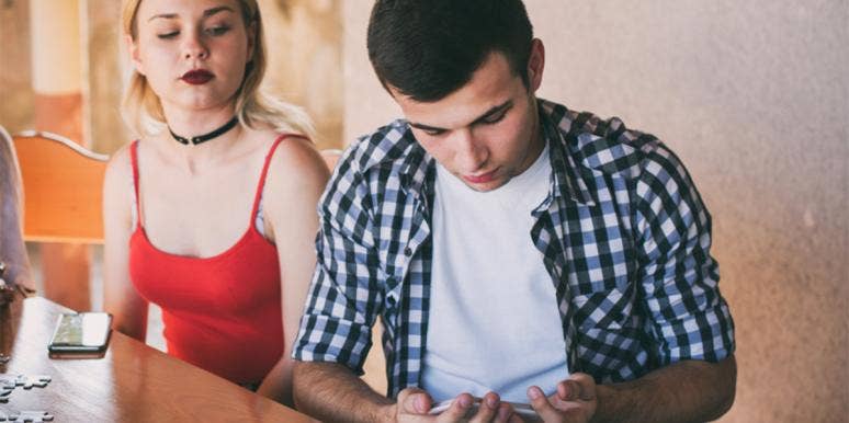 10 Signs Someone Is Lying To You By The Way They Communicate 10 Signs Someone Is Lying To You By The Way They Communicate