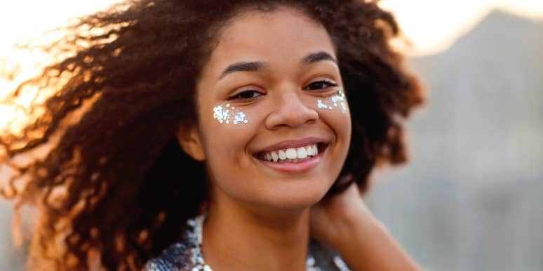 10 Things Extremely Charming Personality Traits Do Differently smiling woman