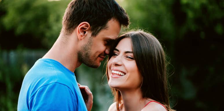10 Things To Know Before Loving An Extroverted Introvert couple laughing together