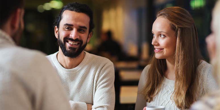 10 Simplest Ways To Make An Amazing First Impression On His Family couple at dinner with family