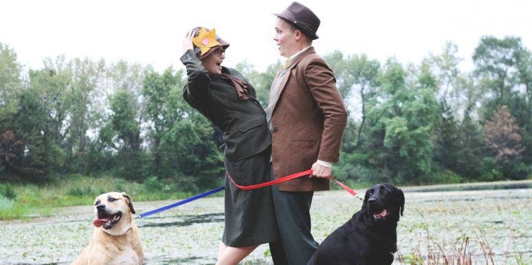 Couple Reenacts "101 Dalmatians" For Engagement Photos Couple Reenacts "101 Dalmatians" For Engagement Photos