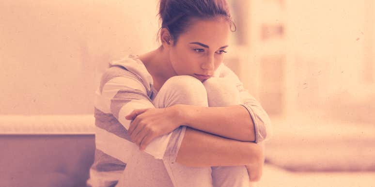 11 Hidden Signs Of "Quiet" Borderline Personality Disorder lady sitting on the floor