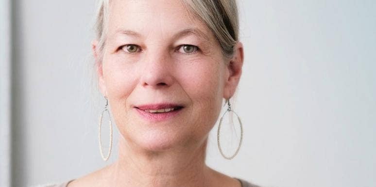 5 Ways Highly Attractive Women Over 40 OWN Their Beauty 5 Ways Highly Attractive Women Over 40 OWN Their Beauty