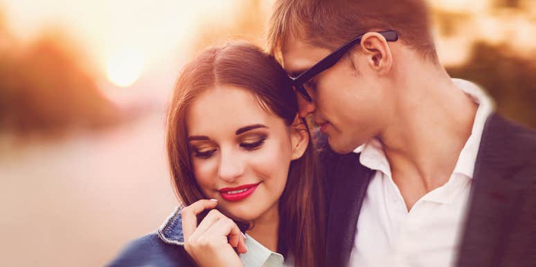 There Are Only 2 Types Of Flirts In The World — Which Are You? couples flirting
