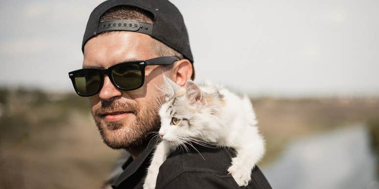 Man who prefers cats over dogs has these specific personality traits