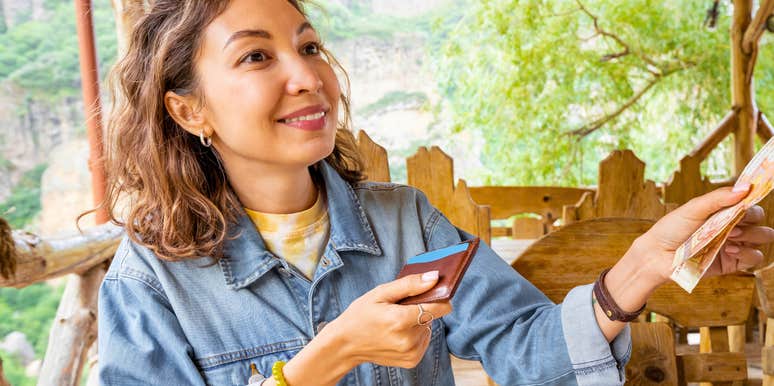 People Who Always Tip 20% Usually Have These Traits