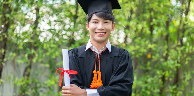 Student Brags Using AI Write Final Paper Graduation Ceremony