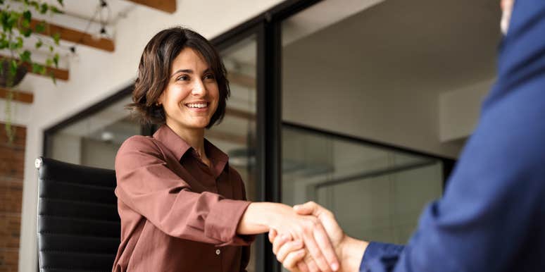 job candidate shaking hiring manager's hand during interview