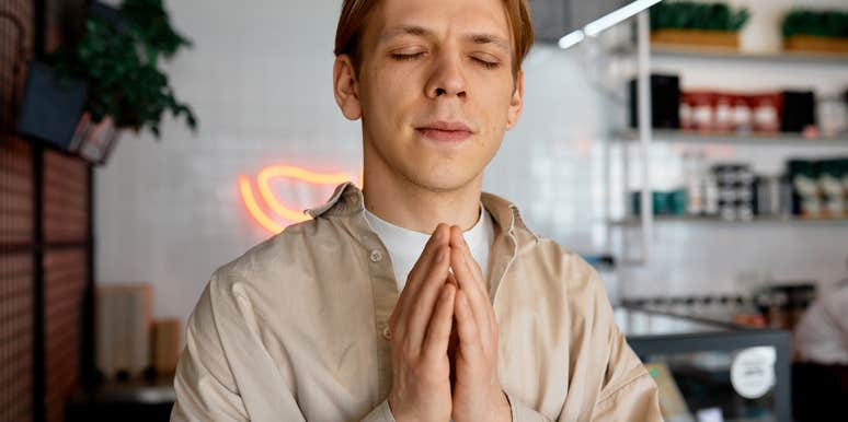 Woman Leaves A First Date After He Asks Her To Pray Over Their Food