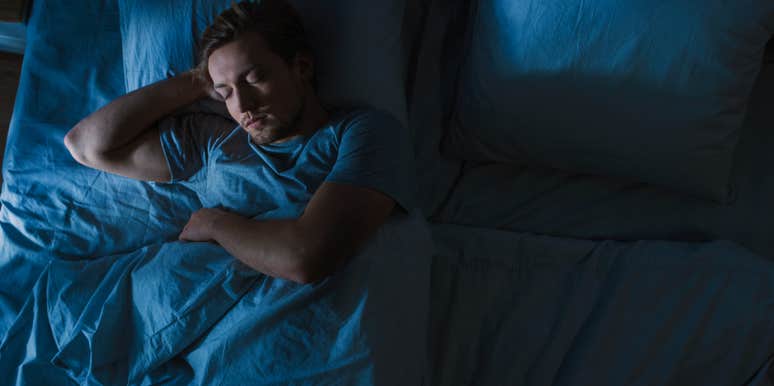 man sleeping after falling asleep quickly