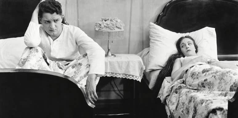 Couples Who Need To Sleep In Separate Beds To Fall Asleep As They Get Older Usually Have These Reasons