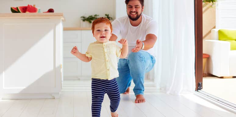 Man Confused By Mom’s Reaction Daughter Taking First Steps While Babysitting