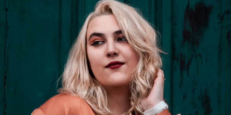 Woman uses manifestation tricks.