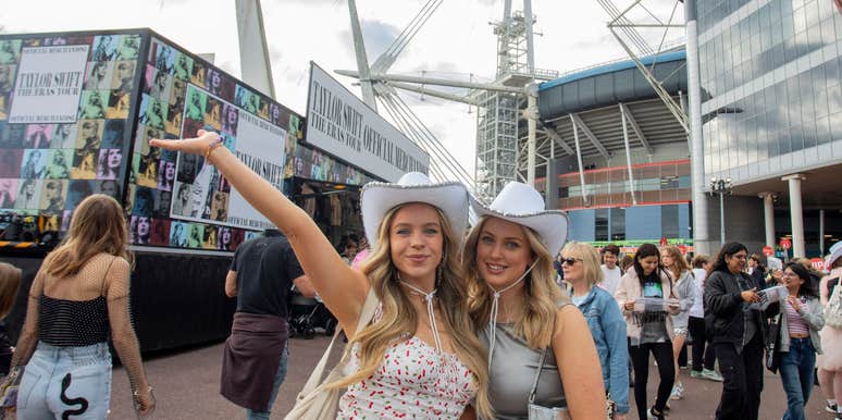 swifties who are raising money for food banks