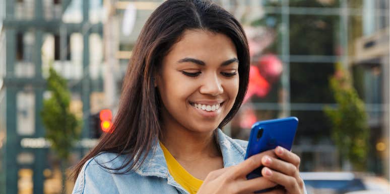 Woman's happiness depends on how she uses social media.